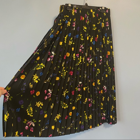 ⭐️HP⭐️ NWOT Zara Floral Pleated Midi Skirt - Picture 8 of 10